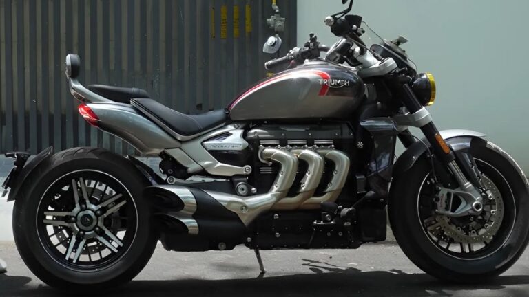 Triumph Rocket 3